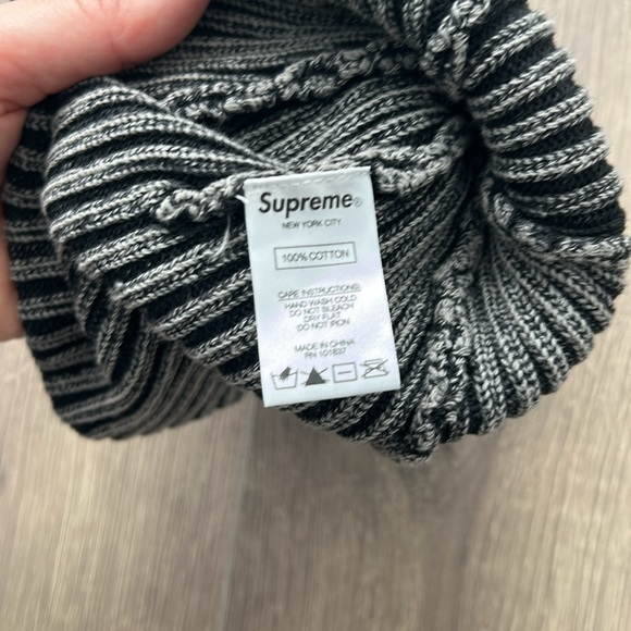 NWOT Supreme Bleached Rib Beanie in black - Picture 4 of 4